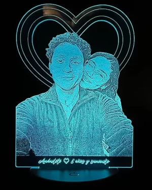 Lampara led 3d fotografica con una fotografia con corazon de fondo y una frase