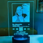 Lampara Youtube led con una foto y codigo QR para dedicar una cancion