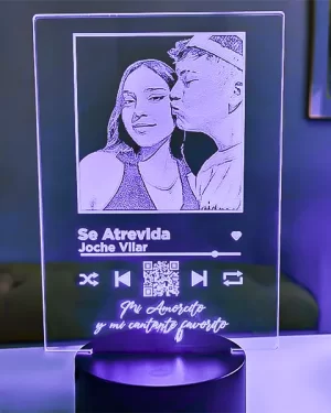 Lampara Youtube led con una foto y codigo QR para dedicar una cancion