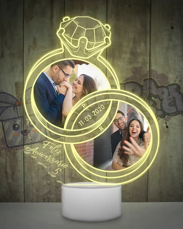 lampara led 3D con forma de anillos de Aniversario con fotografias de la pareja celebrada para