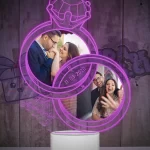 lampara led 3D con forma de anillos de Aniversario con fotografias de la pareja celebrada para