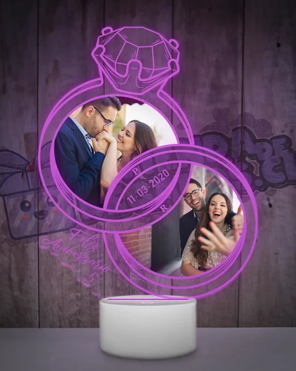 lampara led 3D con forma de anillos de Aniversario con fotografias de la pareja celebrada para