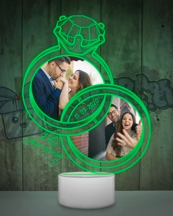 lampara led 3D con forma de anillos de Aniversario con fotografias de la pareja celebrada para